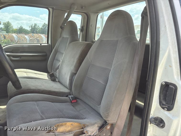 image for item EI5946 2001 Ford F350 Super Duty Ext. Cab utility bed pickup truck