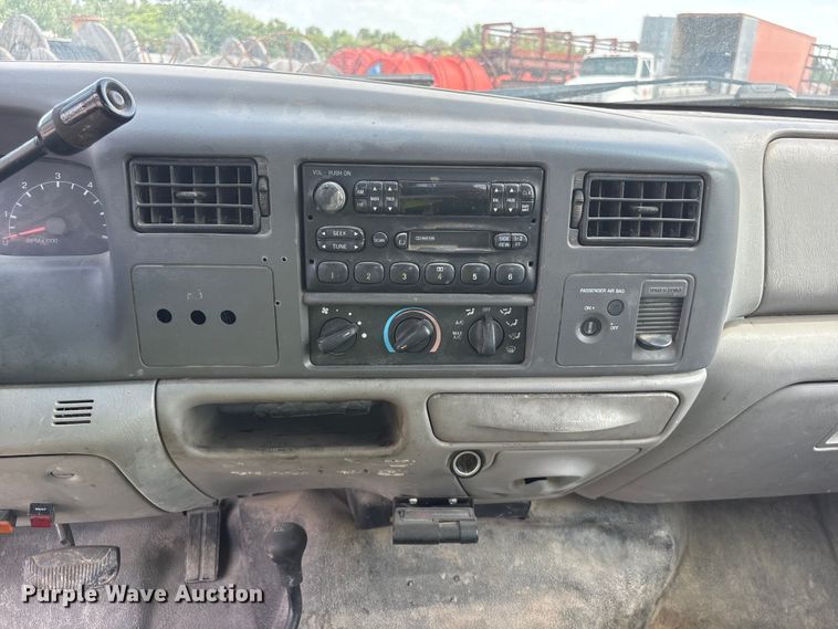 image for item EI5946 2001 Ford F350 Super Duty Ext. Cab utility bed pickup truck