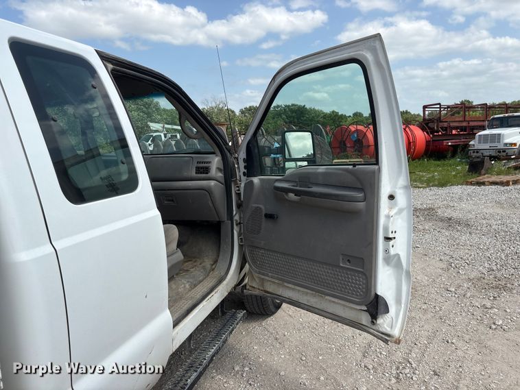 image for item EI5946 2001 Ford F350 Super Duty Ext. Cab utility bed pickup truck