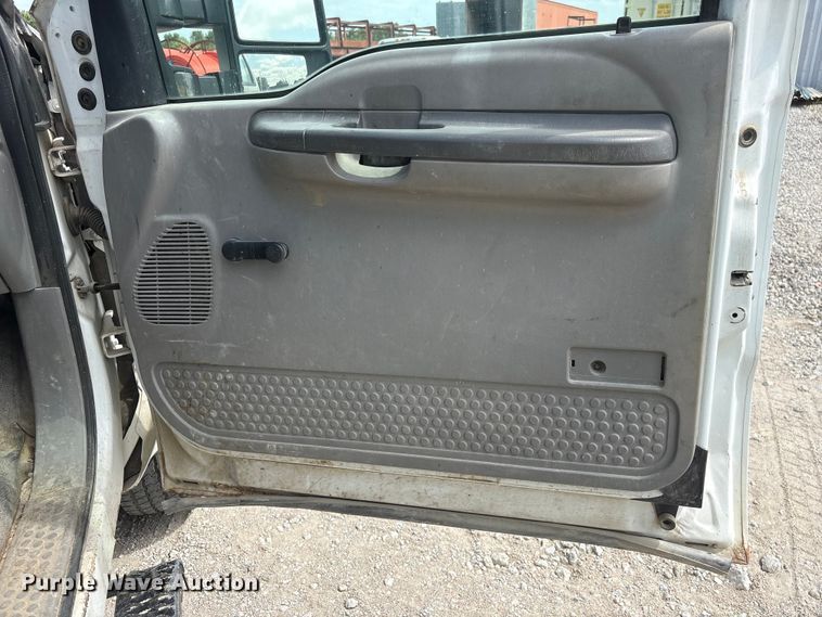 image for item EI5946 2001 Ford F350 Super Duty Ext. Cab utility bed pickup truck
