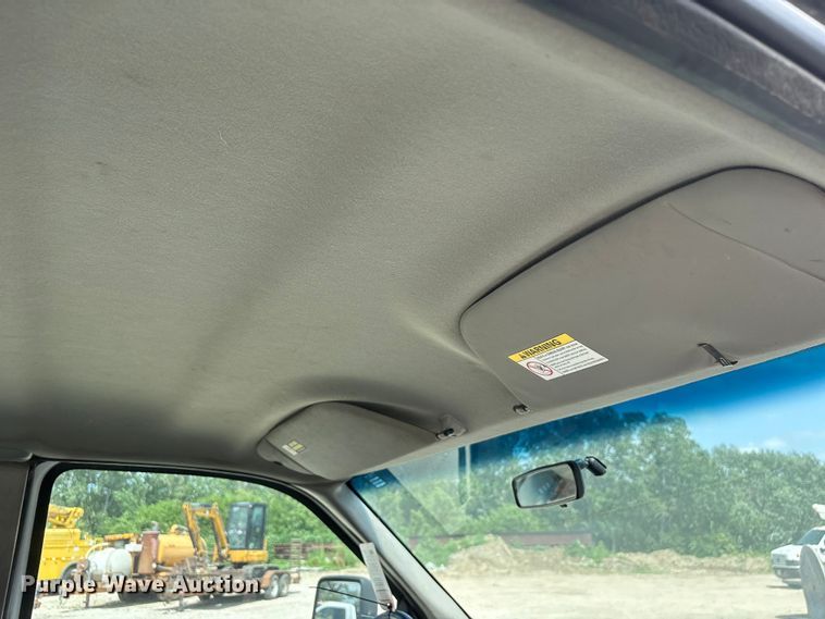 image for item EI5946 2001 Ford F350 Super Duty Ext. Cab utility bed pickup truck