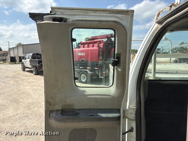 image for item EI5946 2001 Ford F350 Super Duty Ext. Cab utility bed pickup truck