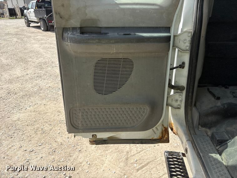 image for item EI5946 2001 Ford F350 Super Duty Ext. Cab utility bed pickup truck