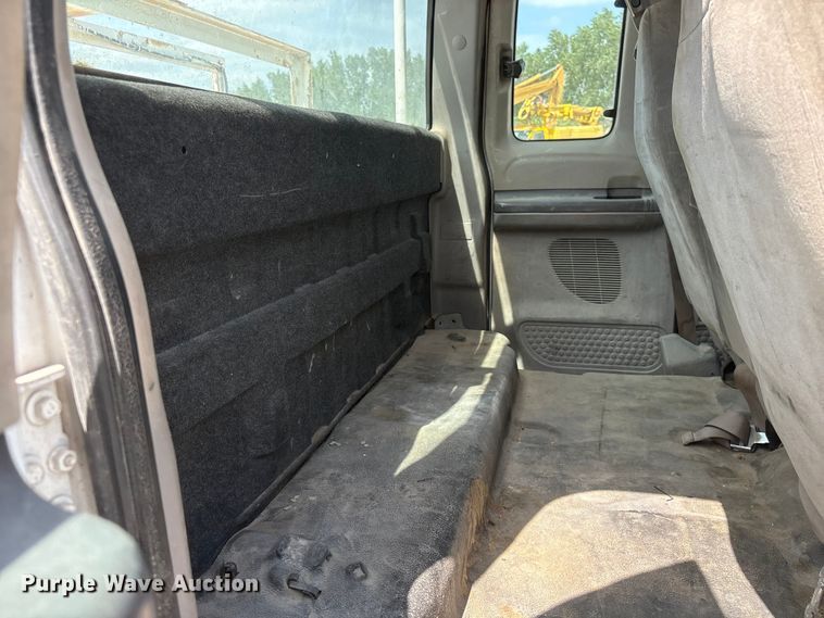 image for item EI5946 2001 Ford F350 Super Duty Ext. Cab utility bed pickup truck