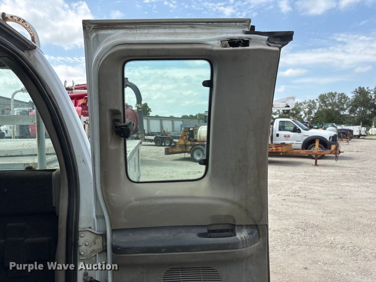 image for item EI5946 2001 Ford F350 Super Duty Ext. Cab utility bed pickup truck
