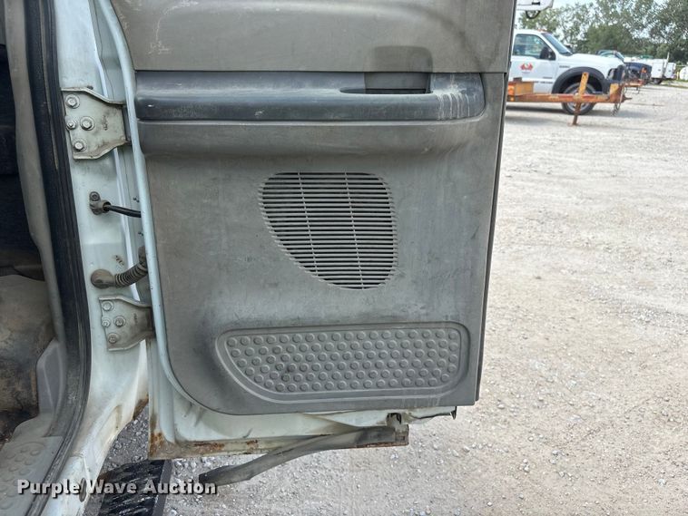 image for item EI5946 2001 Ford F350 Super Duty Ext. Cab utility bed pickup truck