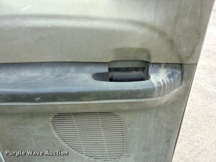 image for item EI5946 2001 Ford F350 Super Duty Ext. Cab utility bed pickup truck