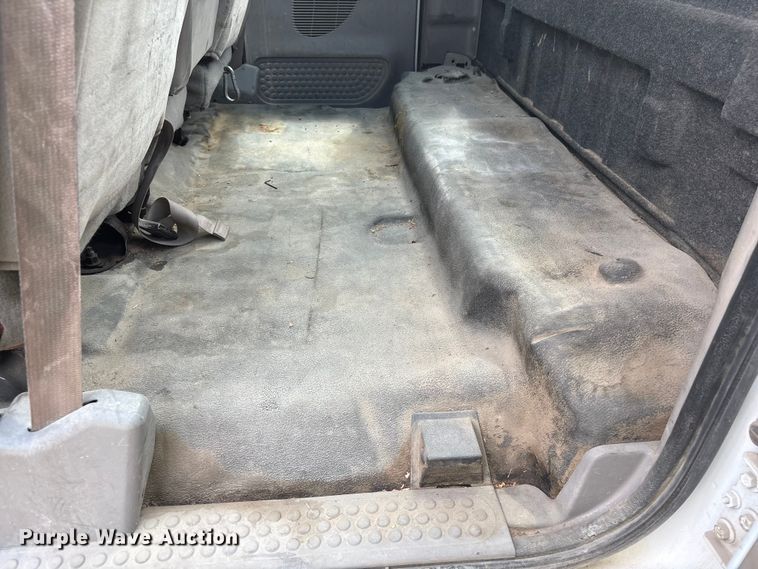 image for item EI5946 2001 Ford F350 Super Duty Ext. Cab utility bed pickup truck