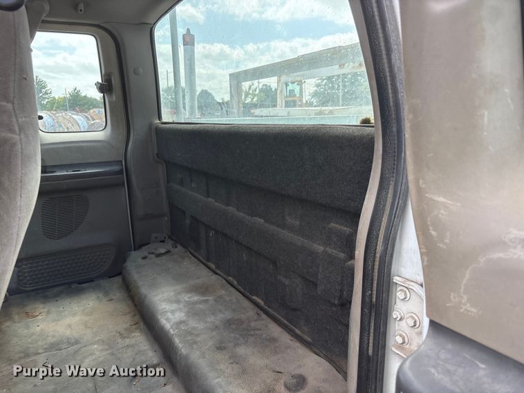 image for item EI5946 2001 Ford F350 Super Duty Ext. Cab utility bed pickup truck