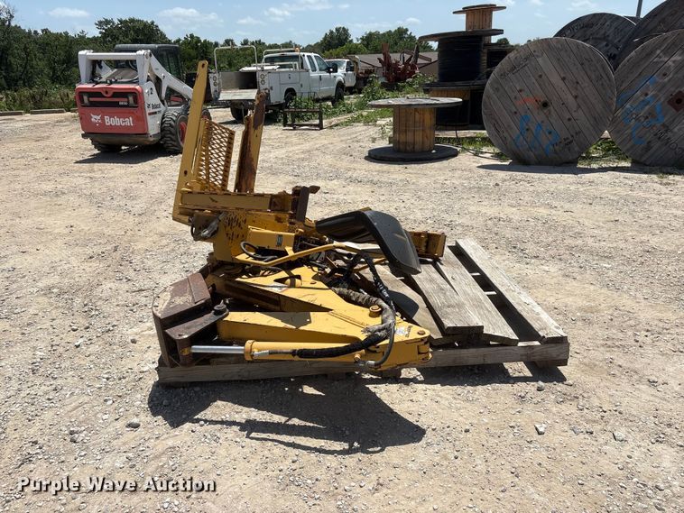 image for item EI5948 Vermeer B500 backhoe attachment