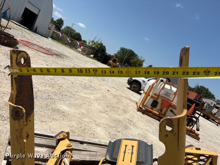 image for item EI5948 Vermeer B500 backhoe attachment