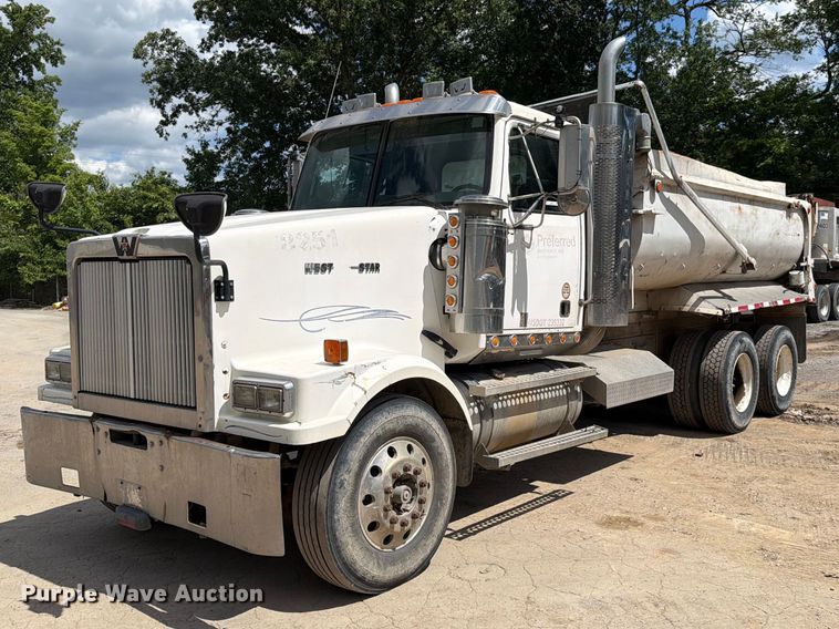 image for item EM0137 2003 Western Star 4900 dump truck