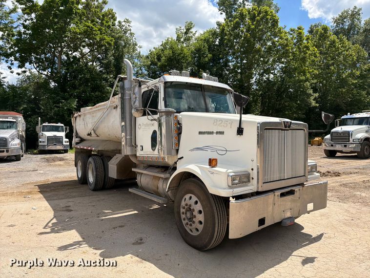 image for item EM0137 2003 Western Star 4900 dump truck