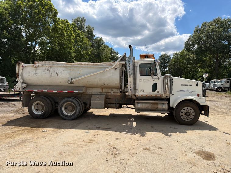 image for item EM0137 2003 Western Star 4900 dump truck