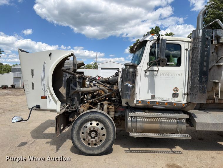 image for item EM0137 2003 Western Star 4900 dump truck