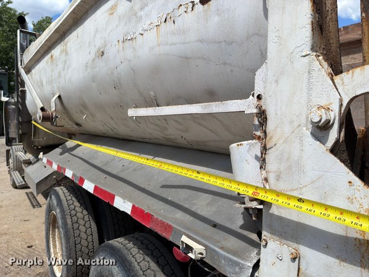 image for item EM0137 2003 Western Star 4900 dump truck