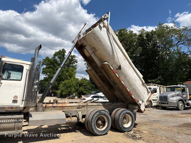 image for item EM0137 2003 Western Star 4900 dump truck