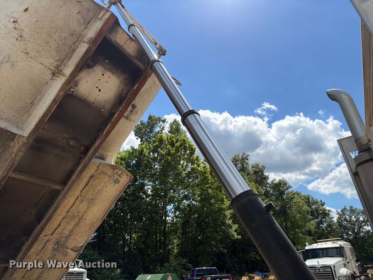image for item EM0137 2003 Western Star 4900 dump truck