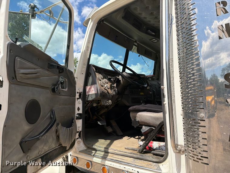 image for item EM0137 2003 Western Star 4900 dump truck
