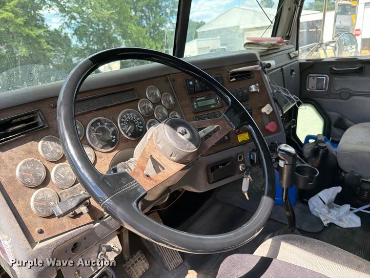 image for item EM0137 2003 Western Star 4900 dump truck
