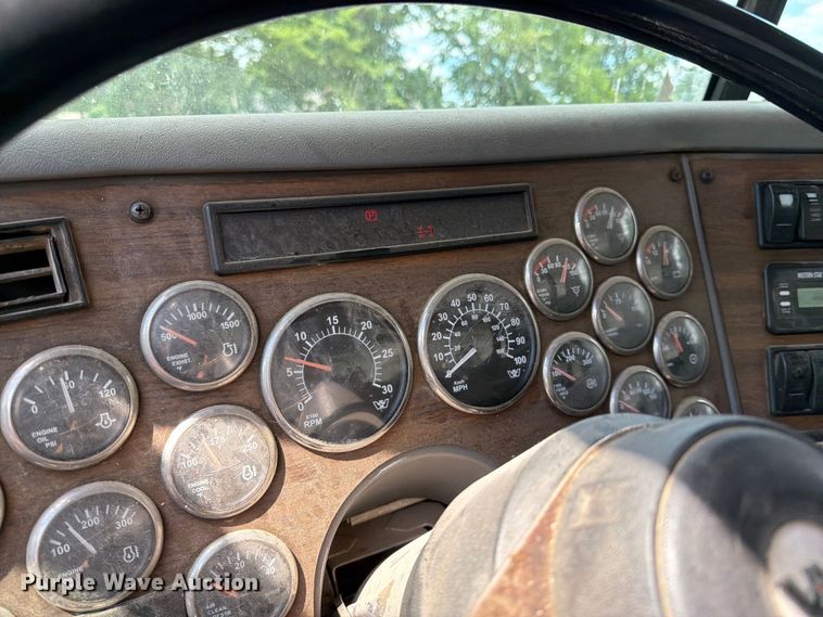 image for item EM0137 2003 Western Star 4900 dump truck