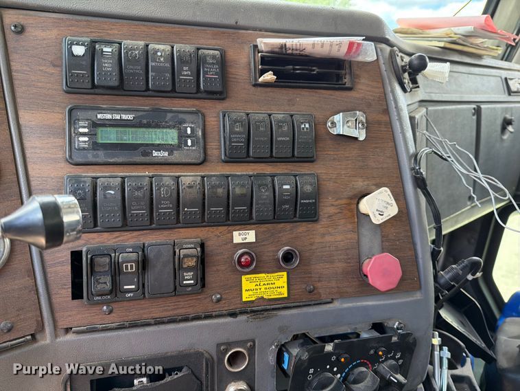 image for item EM0137 2003 Western Star 4900 dump truck