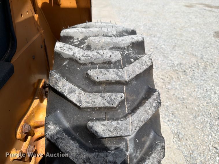 image for item EM0139 2002 Case 70XT skid steer loader