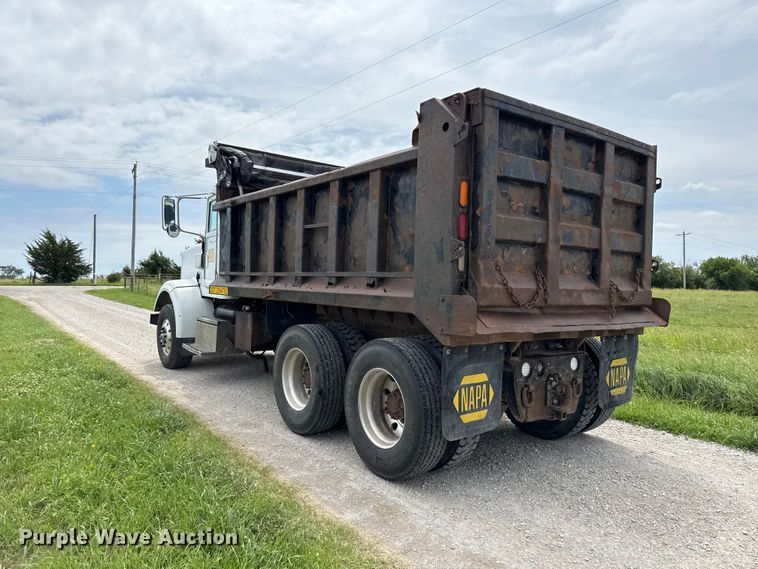 image for item EN0329 2005 Peterbilt 357 dump truck