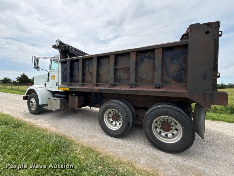 image for item EN0329 2005 Peterbilt 357 dump truck