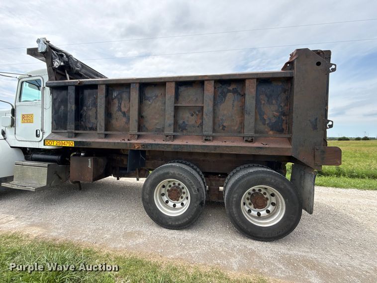 image for item EN0329 2005 Peterbilt 357 dump truck