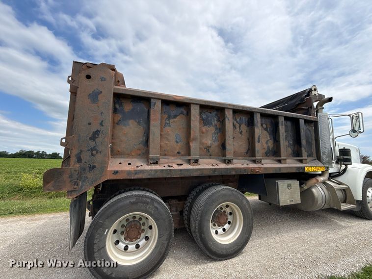 image for item EN0329 2005 Peterbilt 357 dump truck