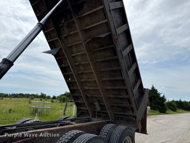 image for item EN0329 2005 Peterbilt 357 dump truck