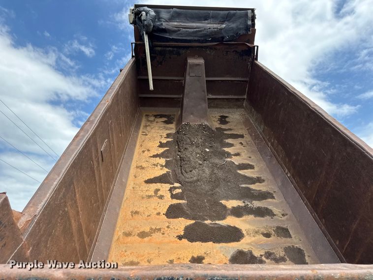 image for item EN0329 2005 Peterbilt 357 dump truck