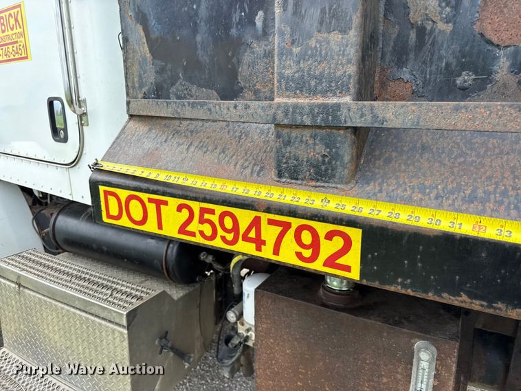 image for item EN0329 2005 Peterbilt 357 dump truck