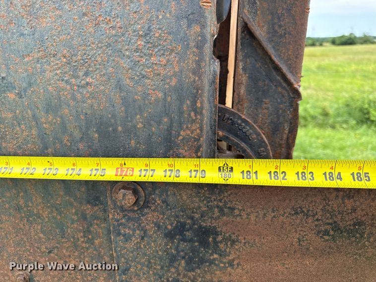 image for item EN0329 2005 Peterbilt 357 dump truck