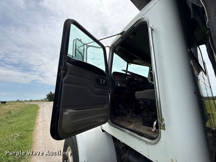 image for item EN0329 2005 Peterbilt 357 dump truck