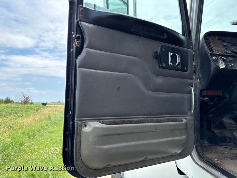 image for item EN0329 2005 Peterbilt 357 dump truck