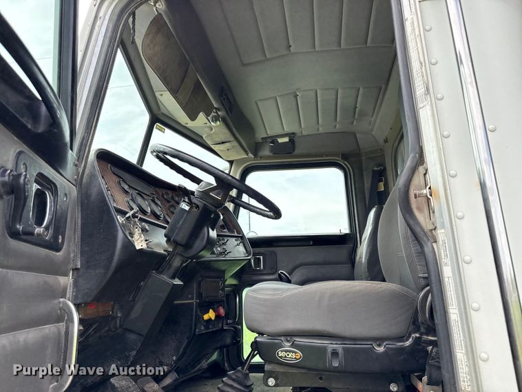 image for item EN0329 2005 Peterbilt 357 dump truck