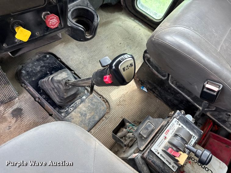 image for item EN0329 2005 Peterbilt 357 dump truck