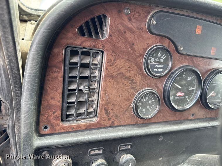 image for item EN0329 2005 Peterbilt 357 dump truck