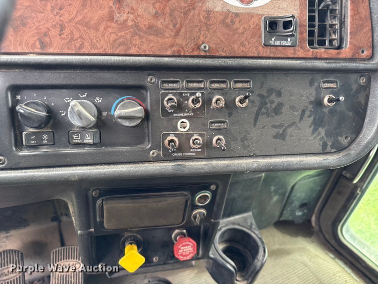 image for item EN0329 2005 Peterbilt 357 dump truck