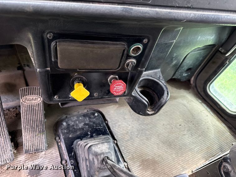 image for item EN0329 2005 Peterbilt 357 dump truck