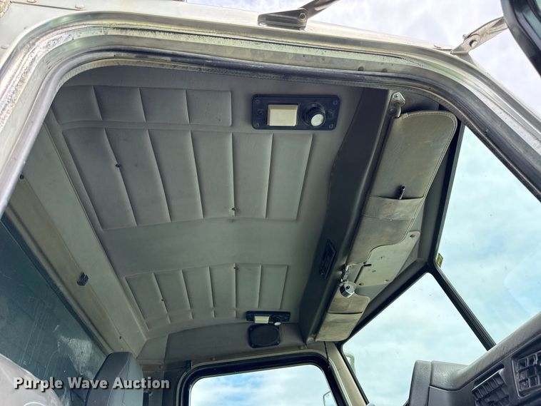 image for item EN0329 2005 Peterbilt 357 dump truck