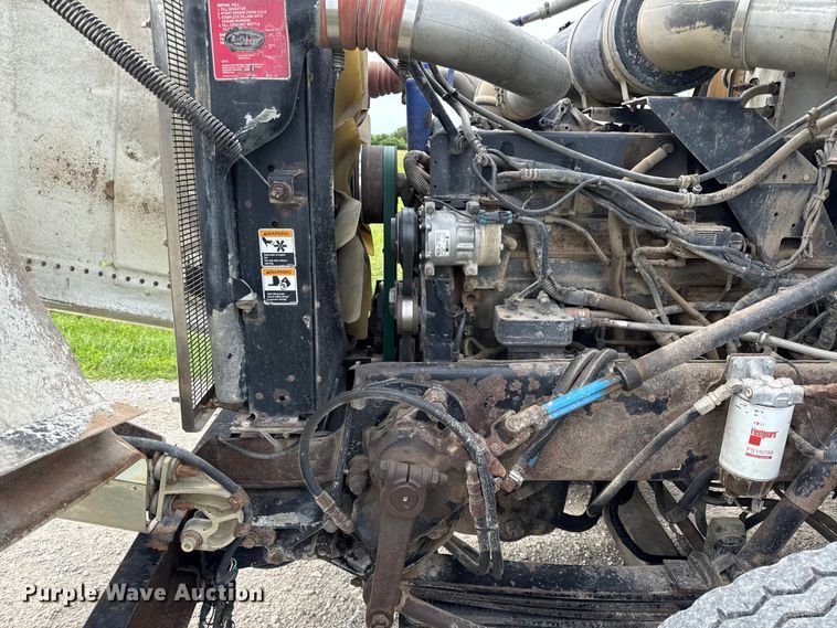 image for item EN0329 2005 Peterbilt 357 dump truck
