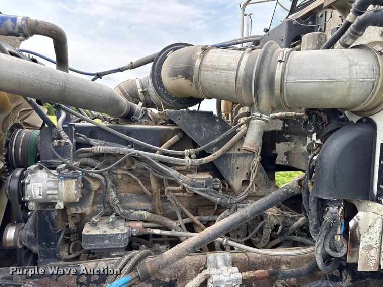image for item EN0329 2005 Peterbilt 357 dump truck