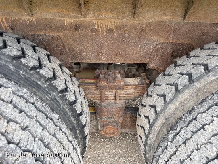 image for item EN0329 2005 Peterbilt 357 dump truck