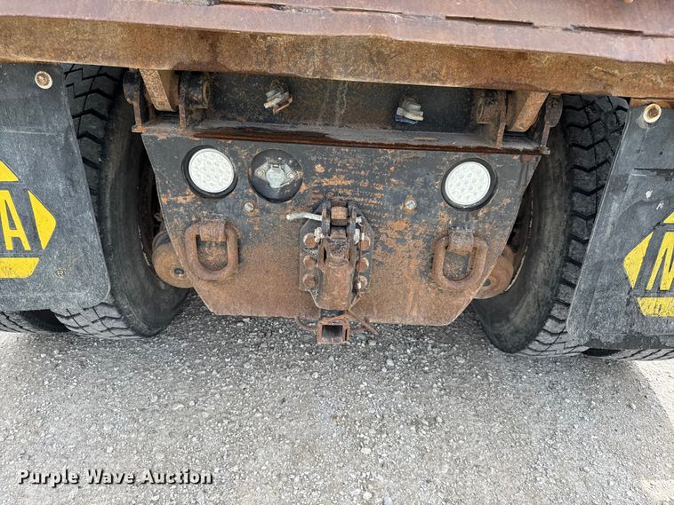 image for item EN0329 2005 Peterbilt 357 dump truck