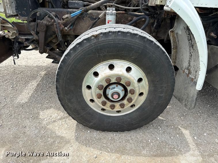 image for item EN0329 2005 Peterbilt 357 dump truck
