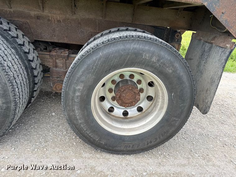 image for item EN0329 2005 Peterbilt 357 dump truck