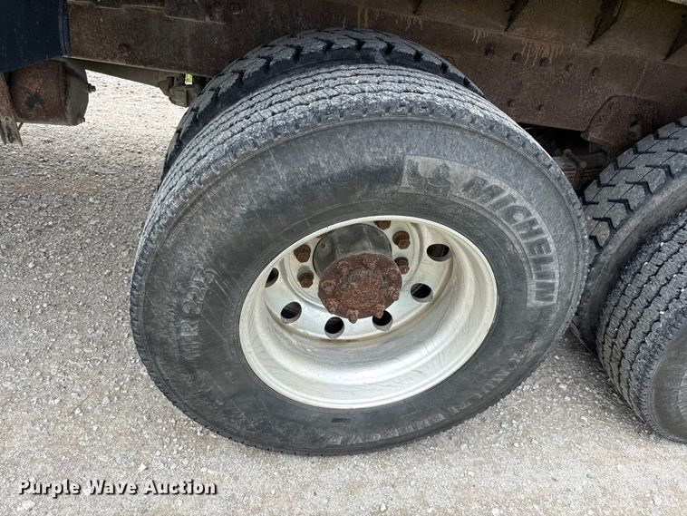 image for item EN0329 2005 Peterbilt 357 dump truck